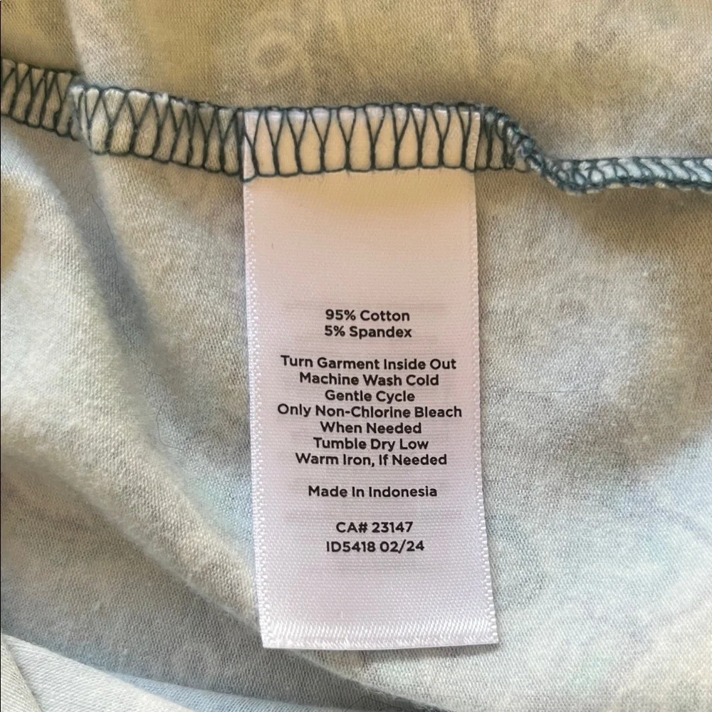 Talbots Blue and White Mandala Print 3/4 - Sleeve Tee Sz M - Picture 12 of 12